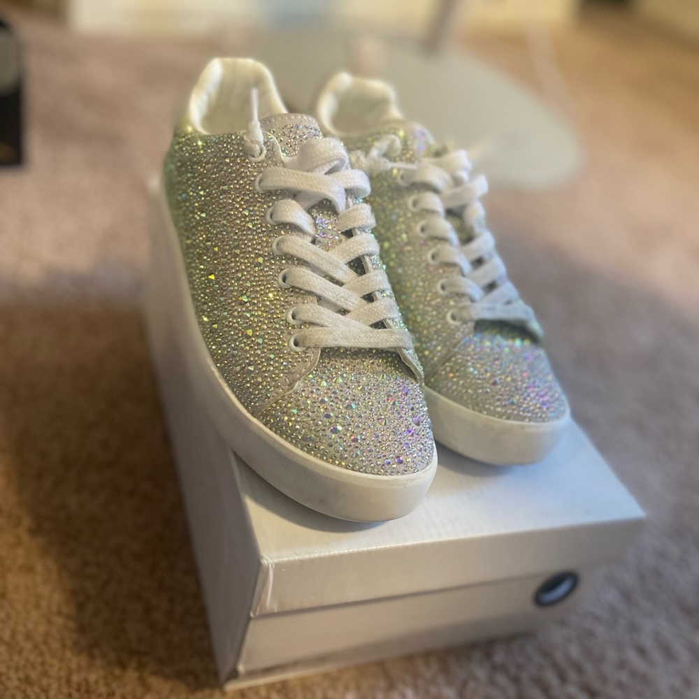 Shoe Vibe used one like new size 6 women